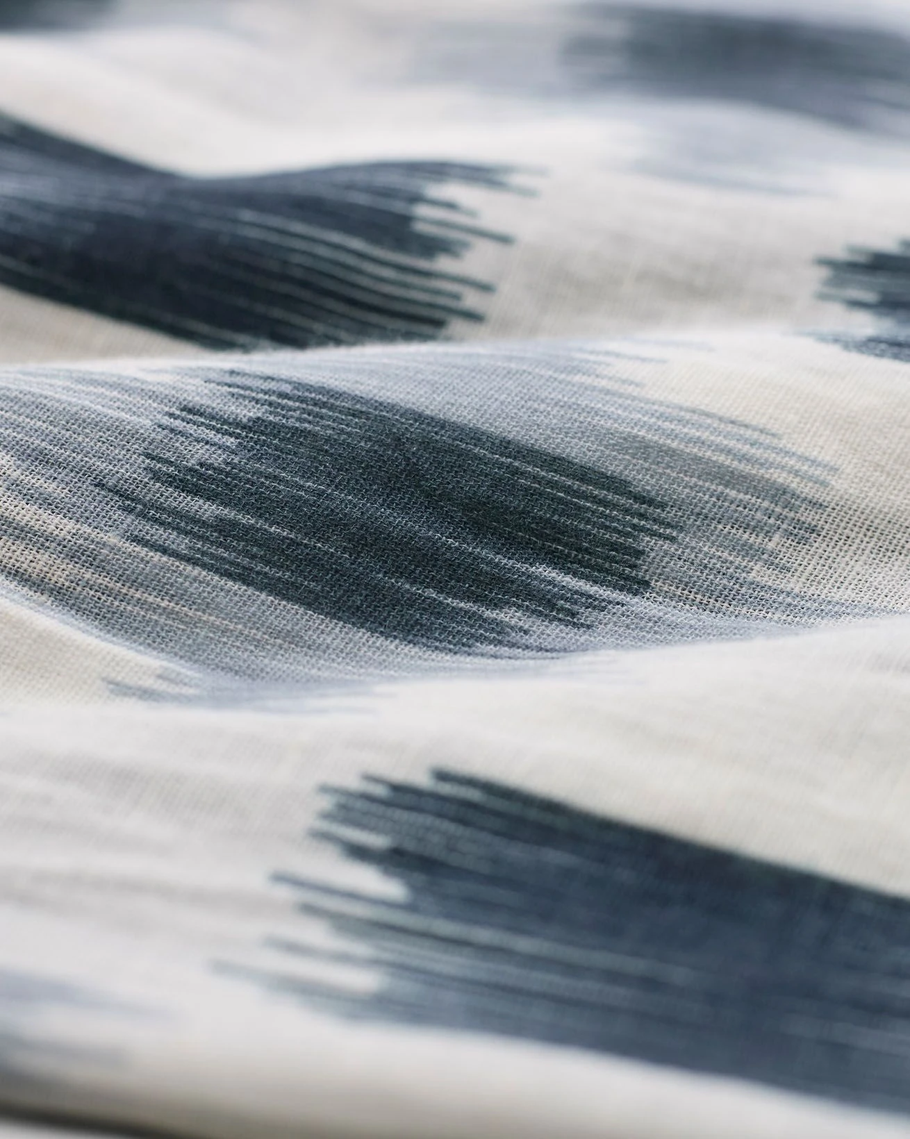 Printed Lightweight Linen Blend Scarf 6 Printed Lightweight Linen Blend Scarf - Image 4